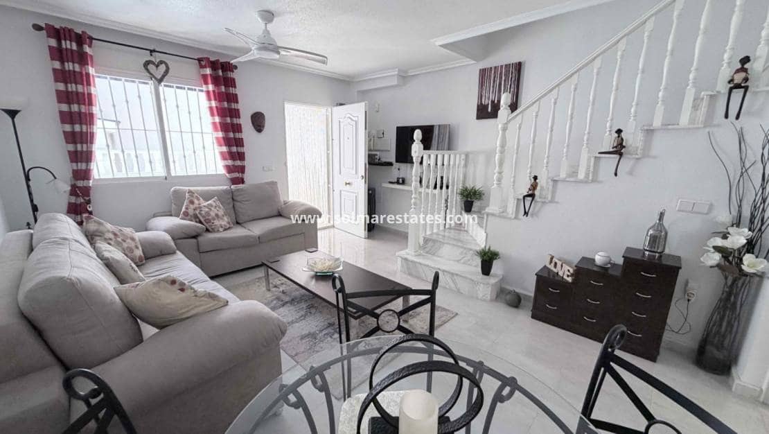 Casa de 3 habitaciones en Playa Flamenca en venta con piscina - 205.000 € (Ref: 9713457)