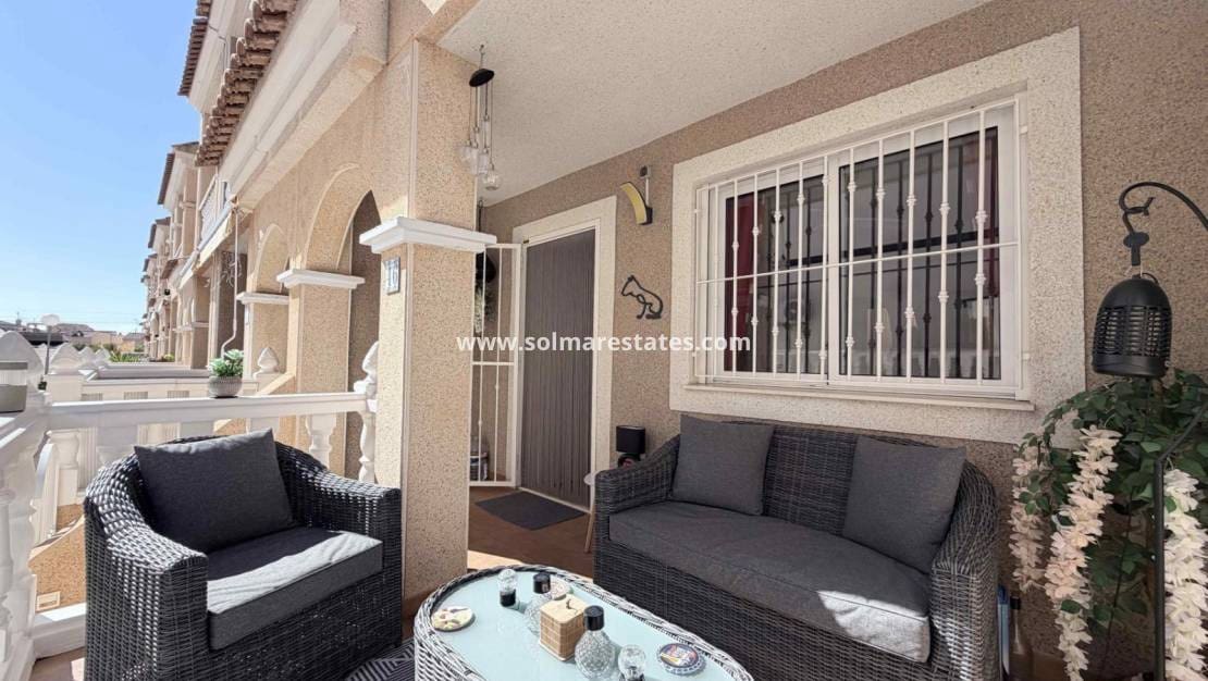 Casa de 3 habitaciones en Playa Flamenca en venta con piscina - 205.000 € (Ref: 9713457)