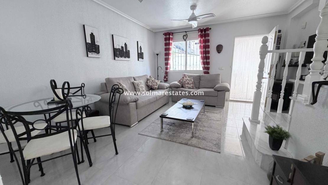 Casa de 3 habitaciones en Playa Flamenca en venta con piscina - 205.000 € (Ref: 9713457)