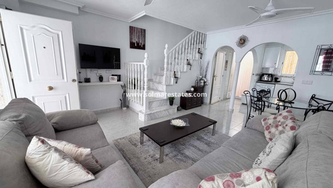 Casa de 3 habitaciones en Playa Flamenca en venta con piscina - 205.000 € (Ref: 9713457)