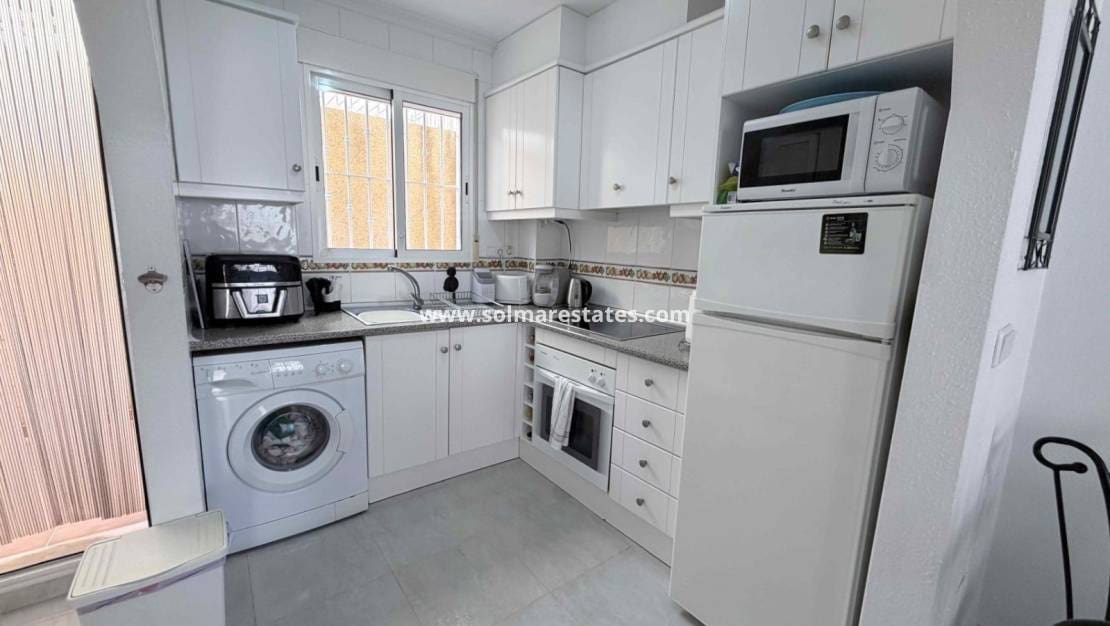 Casa de 3 habitaciones en Playa Flamenca en venta con piscina - 205.000 € (Ref: 9713457)