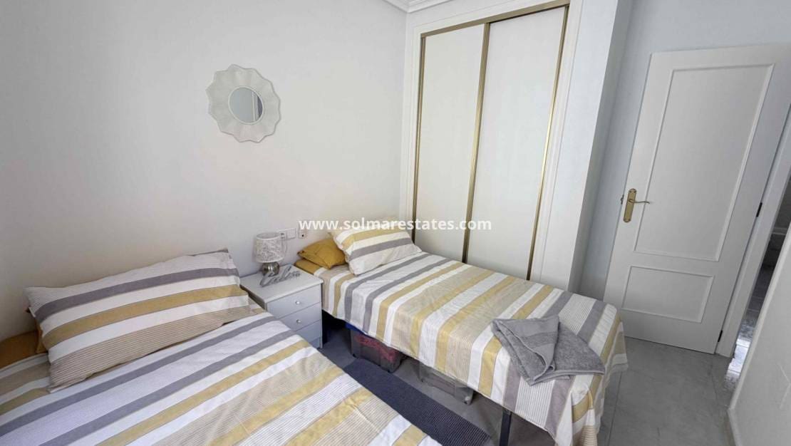 Casa de 3 habitaciones en Playa Flamenca en venta con piscina - 205.000 € (Ref: 9713457)