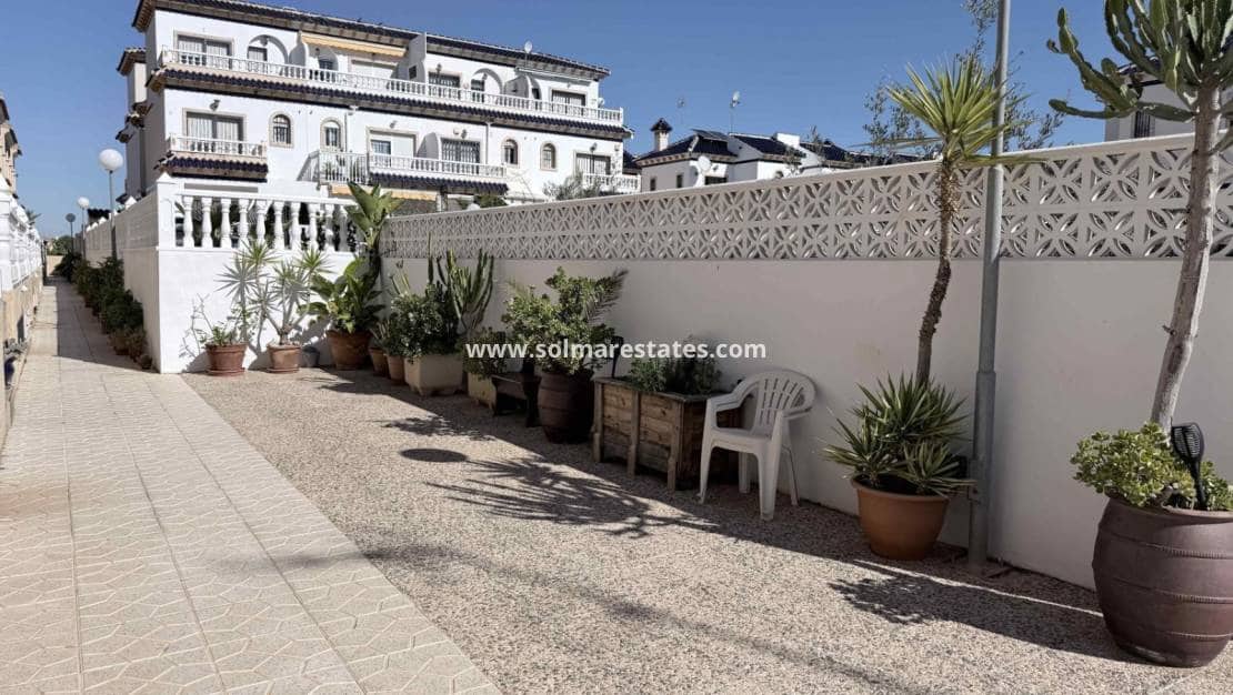 Casa de 3 habitaciones en Playa Flamenca en venta con piscina - 205.000 € (Ref: 9713457)
