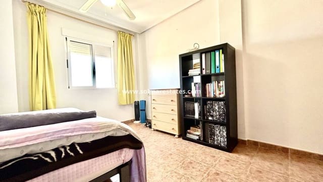 2 soverom Leilighet til salgs i Punta Prima, Orihuela med svømmebasseng - € 189 000 (Ref: 9713458)