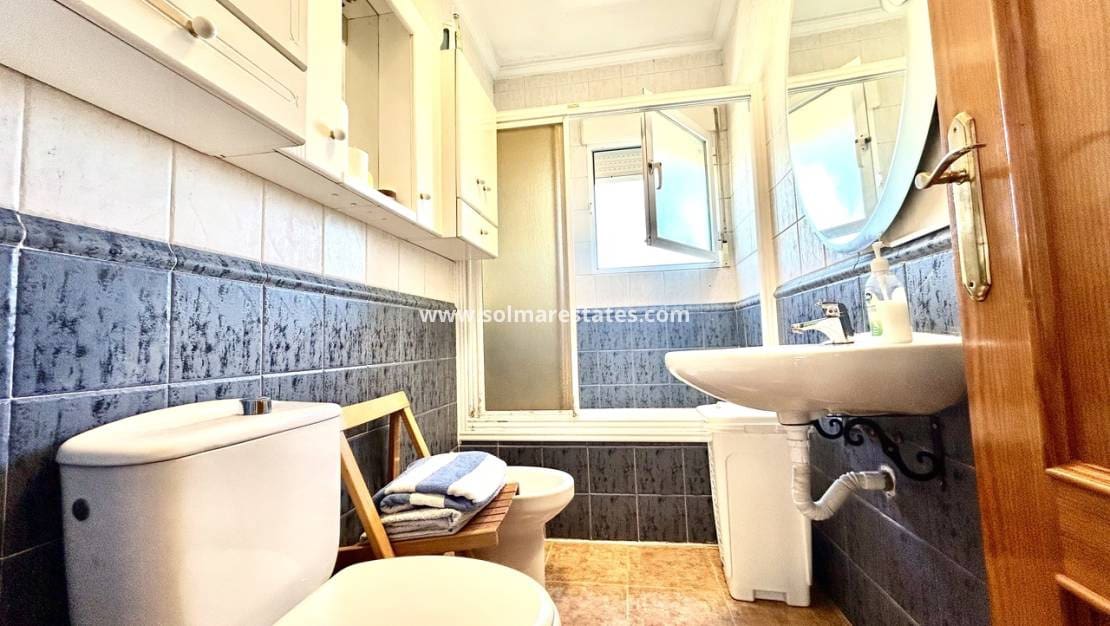 2 soveværelse Lejlighed til salg i Orihuela Costa med swimmingpool - € 189.000 (Ref: 9713458)