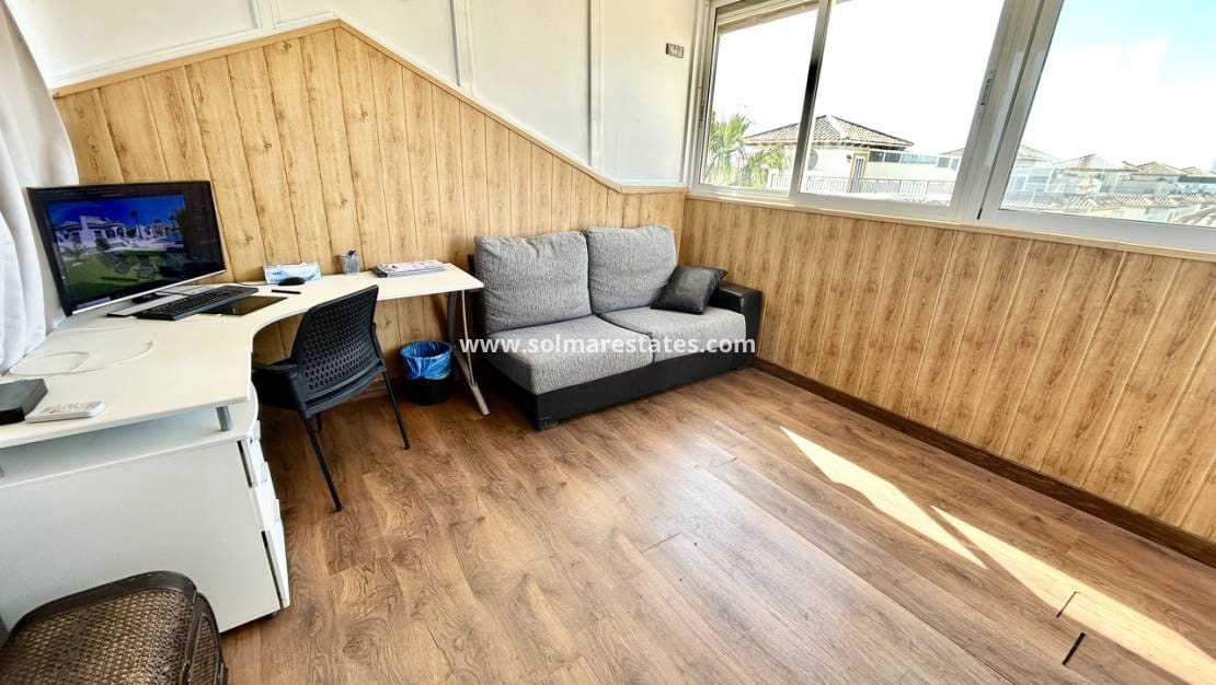 2 soveværelse Lejlighed til salg i Orihuela Costa med swimmingpool - € 189.000 (Ref: 9713458)