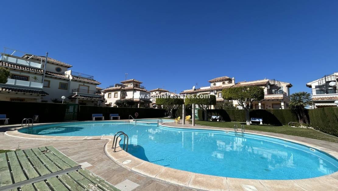 2 soveværelse Lejlighed til salg i Orihuela Costa med swimmingpool - € 189.000 (Ref: 9713458)