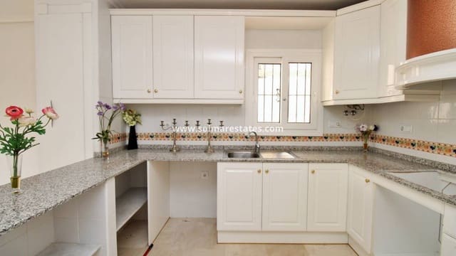 2 soveværelse Lejlighed til salg i Playa Flamenca, Orihuela med swimmingpool - € 169.000 (Ref: 9713459)