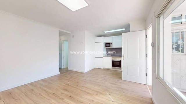 Apartamento de 2 habitaciones en Villamartin, Orihuela en venta - 225.000 € (Ref: 9713853)