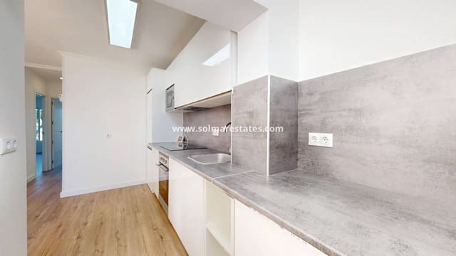 Apartamento de 2 habitaciones en Villamartin, Orihuela en venta - 225.000 € (Ref: 9713853)