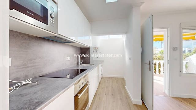 Apartamento de 2 habitaciones en Villamartin, Orihuela en venta - 225.000 € (Ref: 9713853)