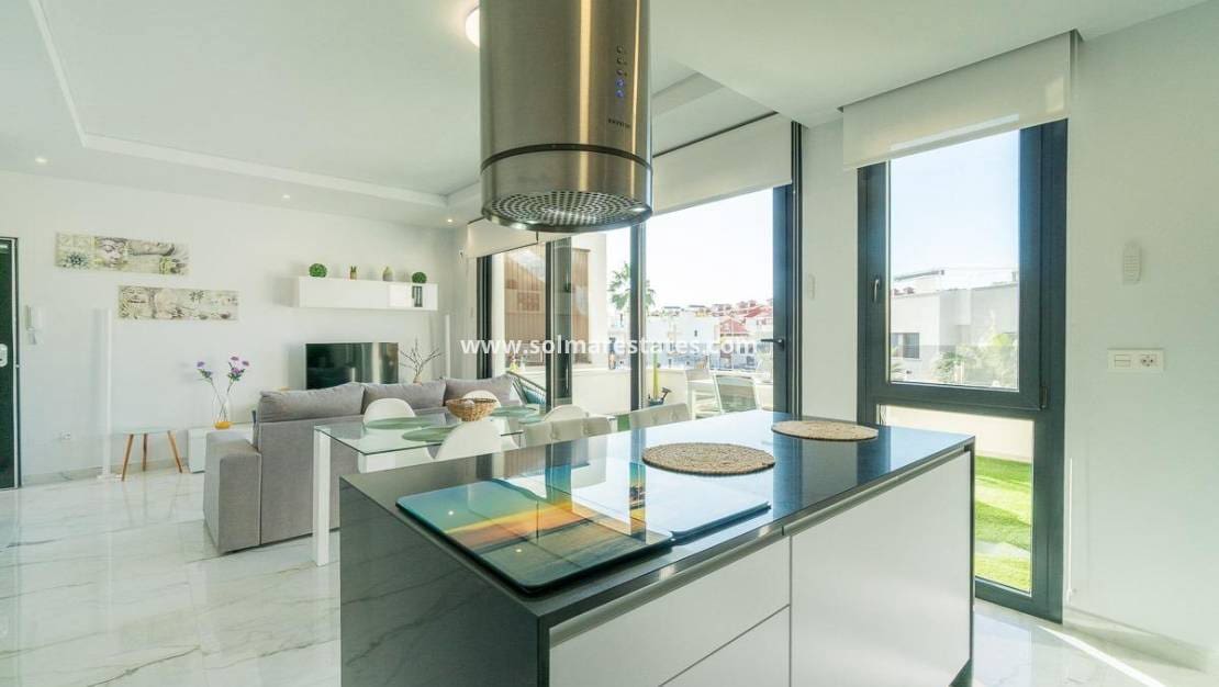 2 bedroom Apartment for sale in Villamartin with pool - € 325,000 (Ref: 9713854)