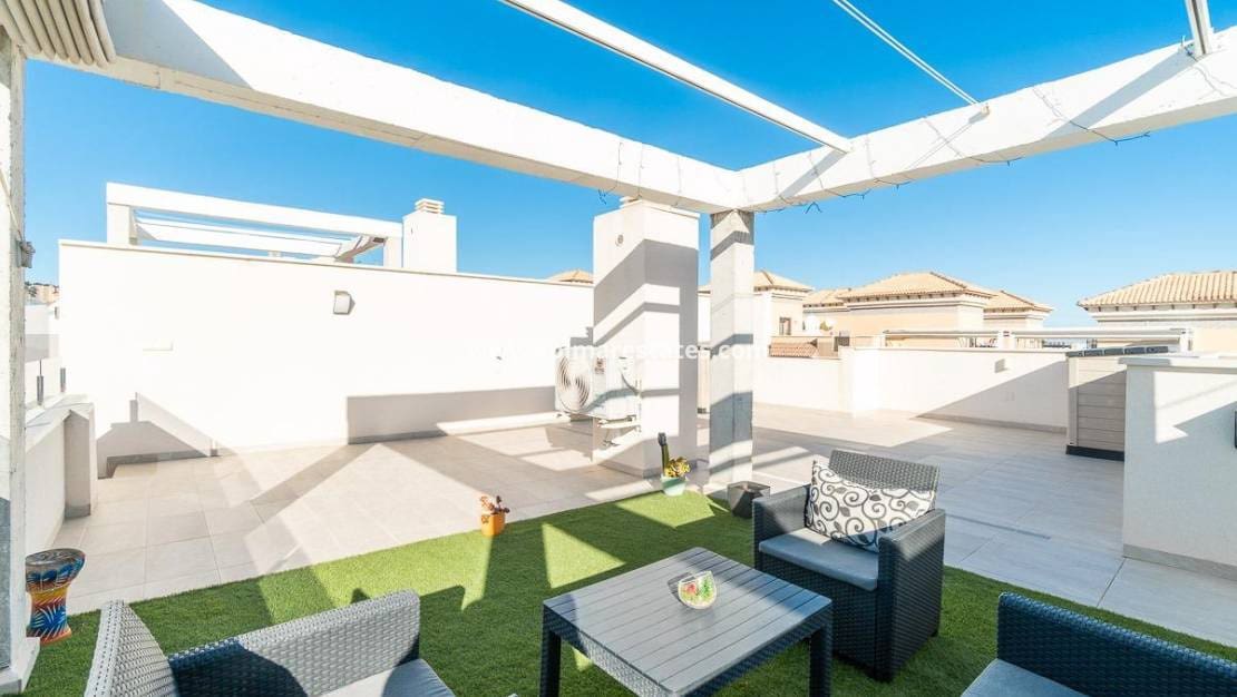 2 bedroom Apartment for sale in Villamartin with pool - € 325,000 (Ref: 9713854)