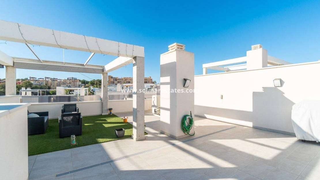 2 bedroom Apartment for sale in Villamartin with pool - € 325,000 (Ref: 9713854)