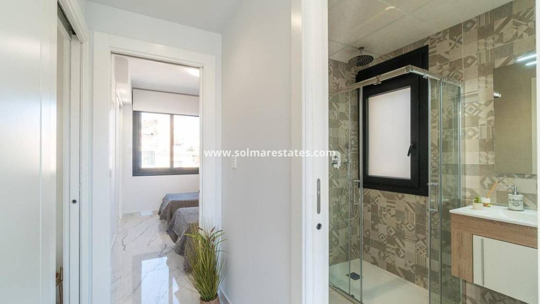 2 bedroom Apartment for sale in Villamartin with pool - € 325,000 (Ref: 9713854)