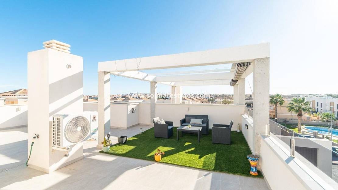 2 bedroom Apartment for sale in Villamartin with pool - € 325,000 (Ref: 9713854)