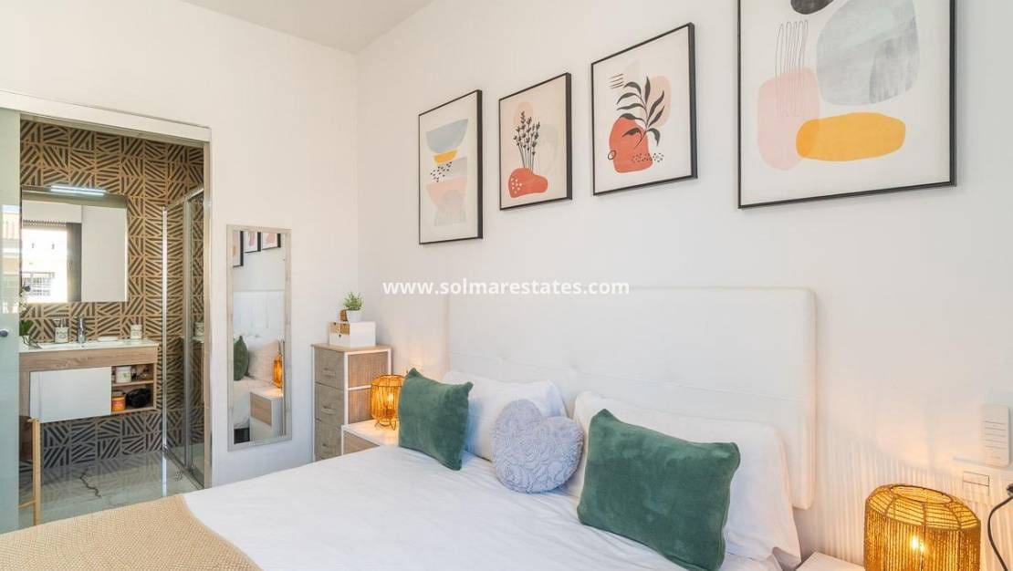 2 bedroom Apartment for sale in Villamartin with pool - € 325,000 (Ref: 9713854)