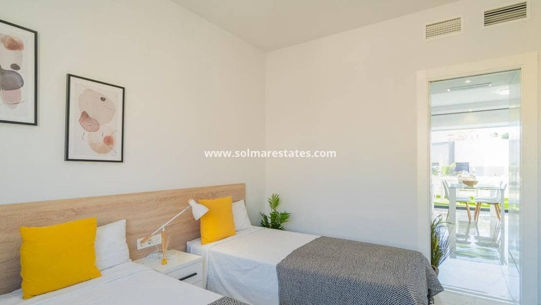 2 bedroom Apartment for sale in Villamartin with pool - € 325,000 (Ref: 9713854)
