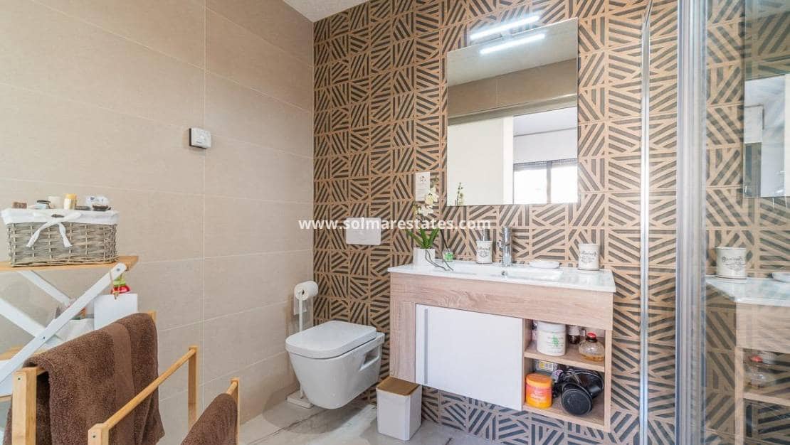 2 bedroom Apartment for sale in Villamartin with pool - € 325,000 (Ref: 9713854)