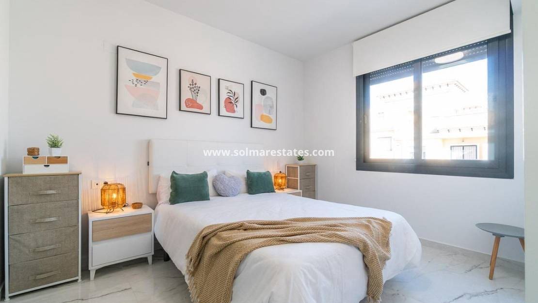 2 bedroom Apartment for sale in Villamartin with pool - € 325,000 (Ref: 9713854)