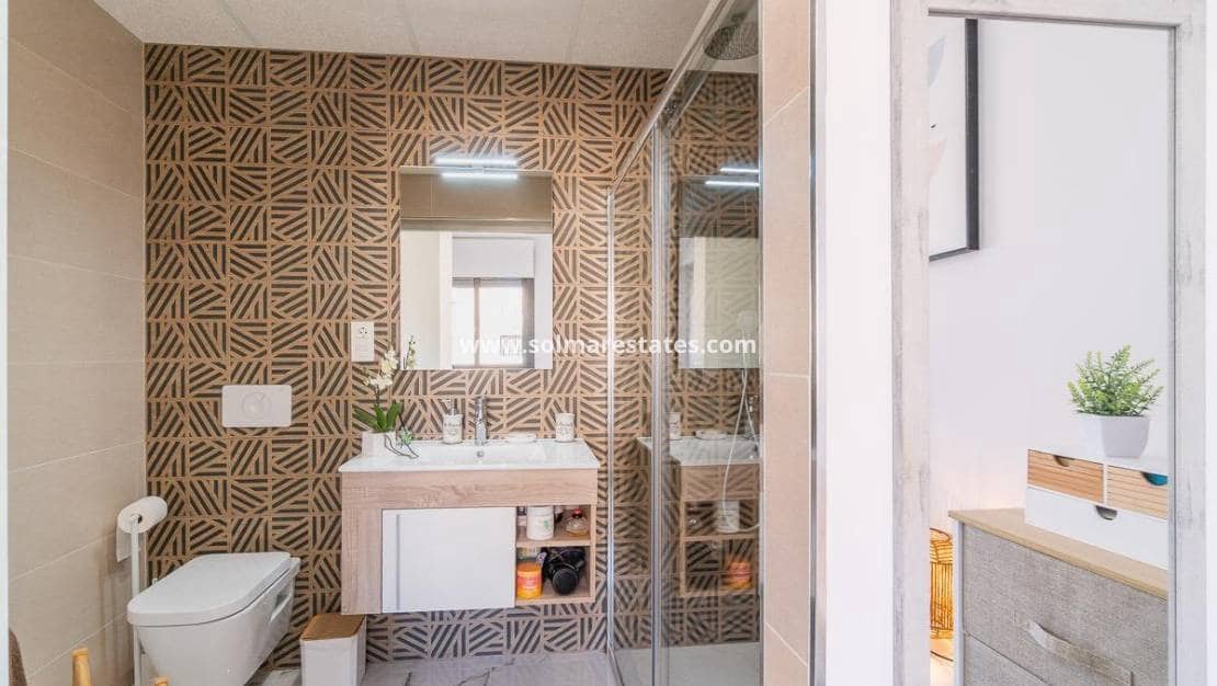 2 bedroom Apartment for sale in Villamartin with pool - € 325,000 (Ref: 9713854)