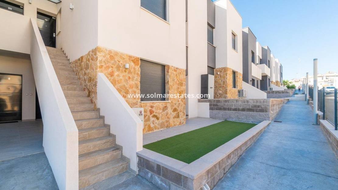 2 bedroom Apartment for sale in Villamartin with pool - € 325,000 (Ref: 9713854)