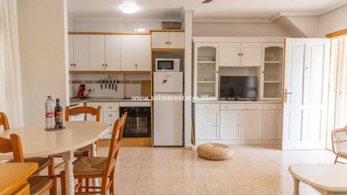 2 makuuhuone Huoneisto myytävänä paikassa Playa Flamenca mukana uima-altaan - 149 950 € (Ref: 9715600)