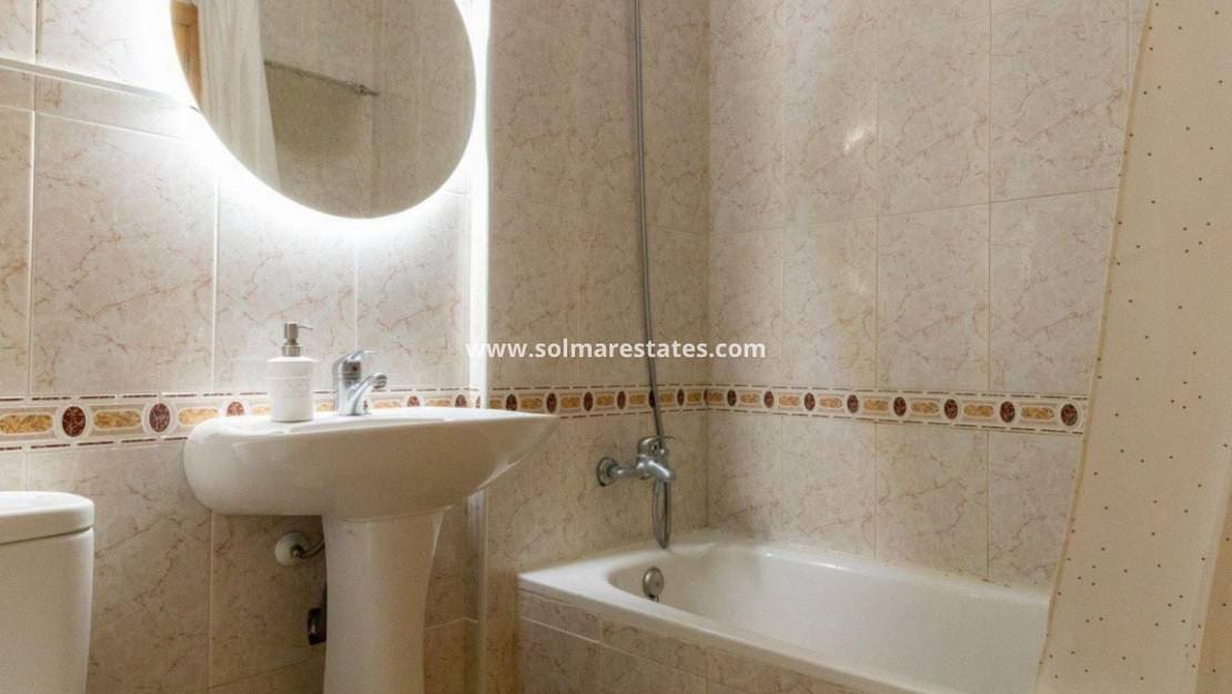 2 makuuhuone Huoneisto myytävänä paikassa Playa Flamenca mukana uima-altaan - 149 950 € (Ref: 9715600)