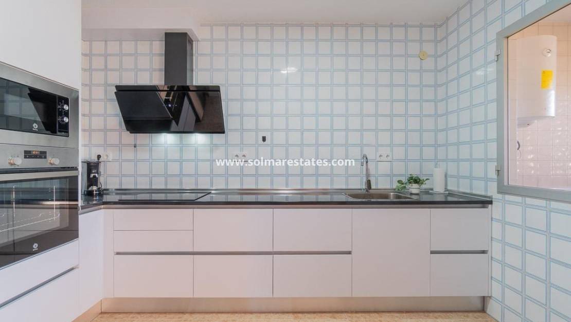 3 sovrum Lägenhet till salu i La Zenia med pool - 189 900 € (Ref: 9720437)