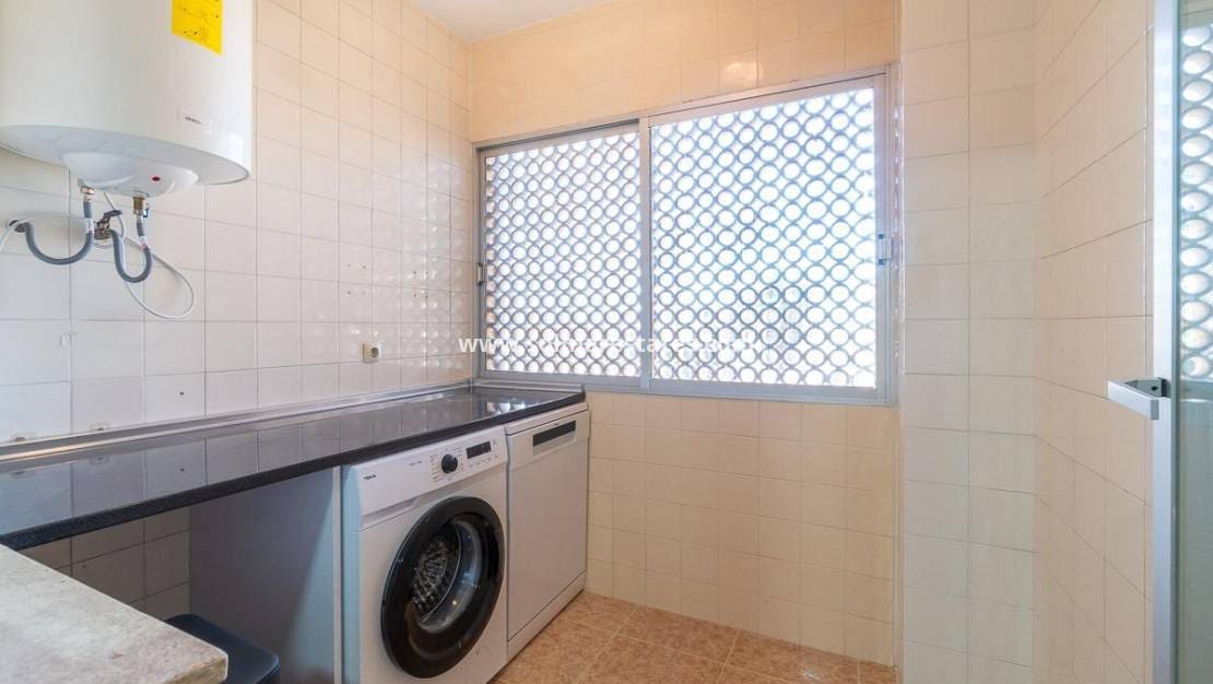 3 sovrum Lägenhet till salu i La Zenia med pool - 189 900 € (Ref: 9720437)