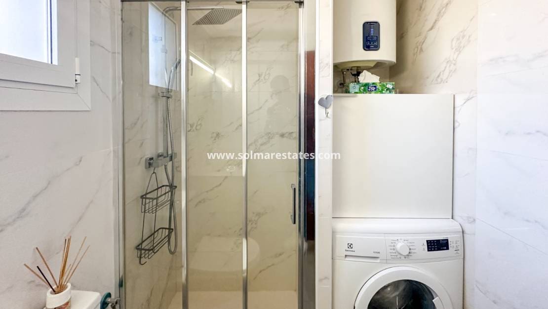 1 bedroom Apartment for sale in Villamartin with pool - € 115,000 (Ref: 9720438)