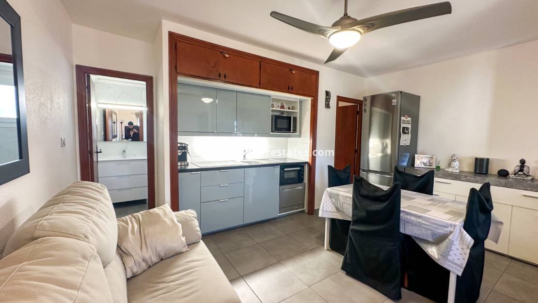 1 bedroom Apartment for sale in Villamartin with pool - € 115,000 (Ref: 9720438)