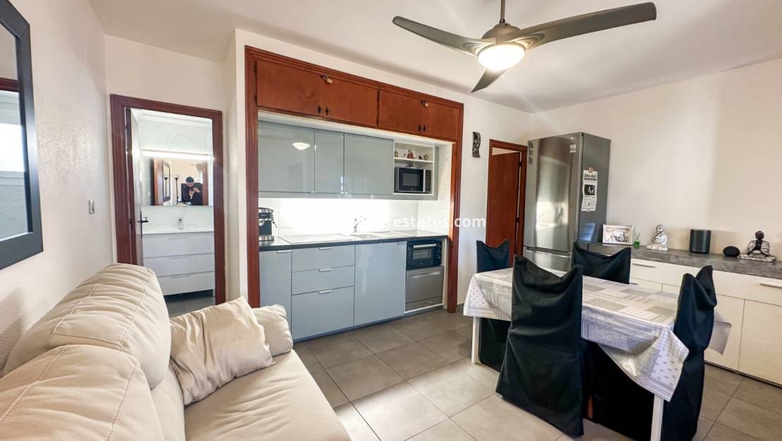 1 bedroom Apartment for sale in Villamartin with pool - € 115,000 (Ref: 9720438)