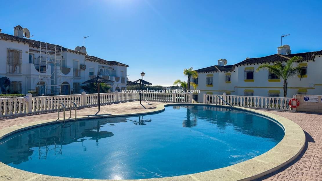 1 bedroom Apartment for sale in Villamartin with pool - € 115,000 (Ref: 9720438)