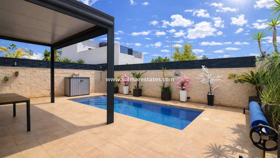 3 Zimmer Villa zu verkaufen in Benijofar mit Pool - 399.950 € (Ref: 9720441)