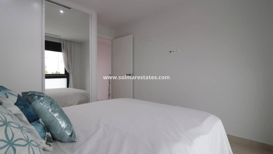 3 Zimmer Villa zu verkaufen in Benijofar mit Pool - 399.950 € (Ref: 9720441)