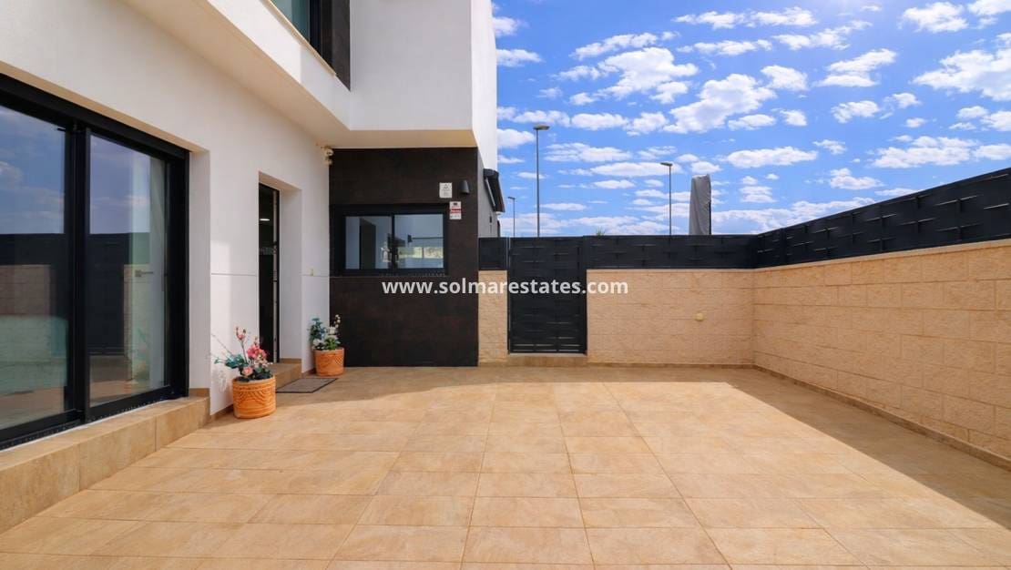 3 Zimmer Villa zu verkaufen in Benijofar mit Pool - 399.950 € (Ref: 9720441)