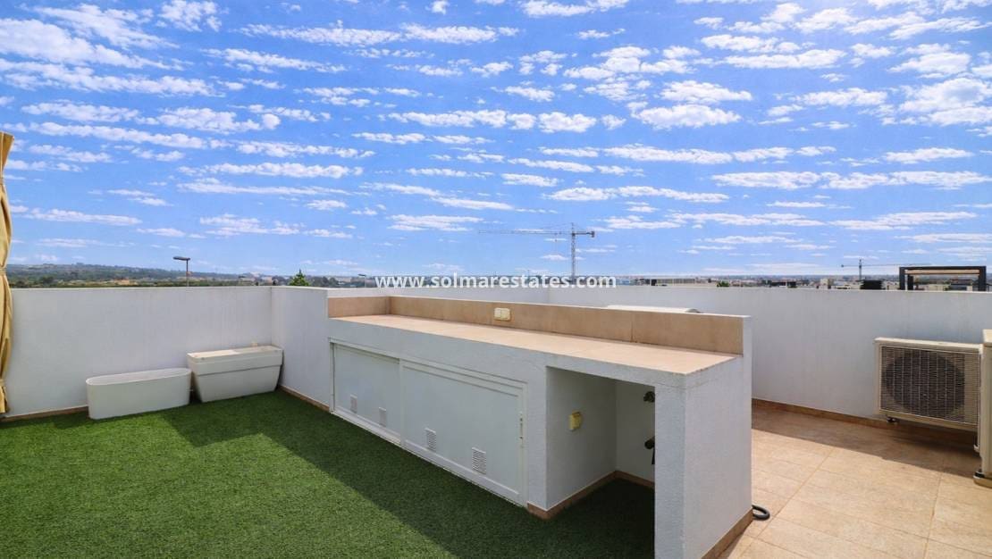 3 Zimmer Villa zu verkaufen in Benijofar mit Pool - 399.950 € (Ref: 9720441)