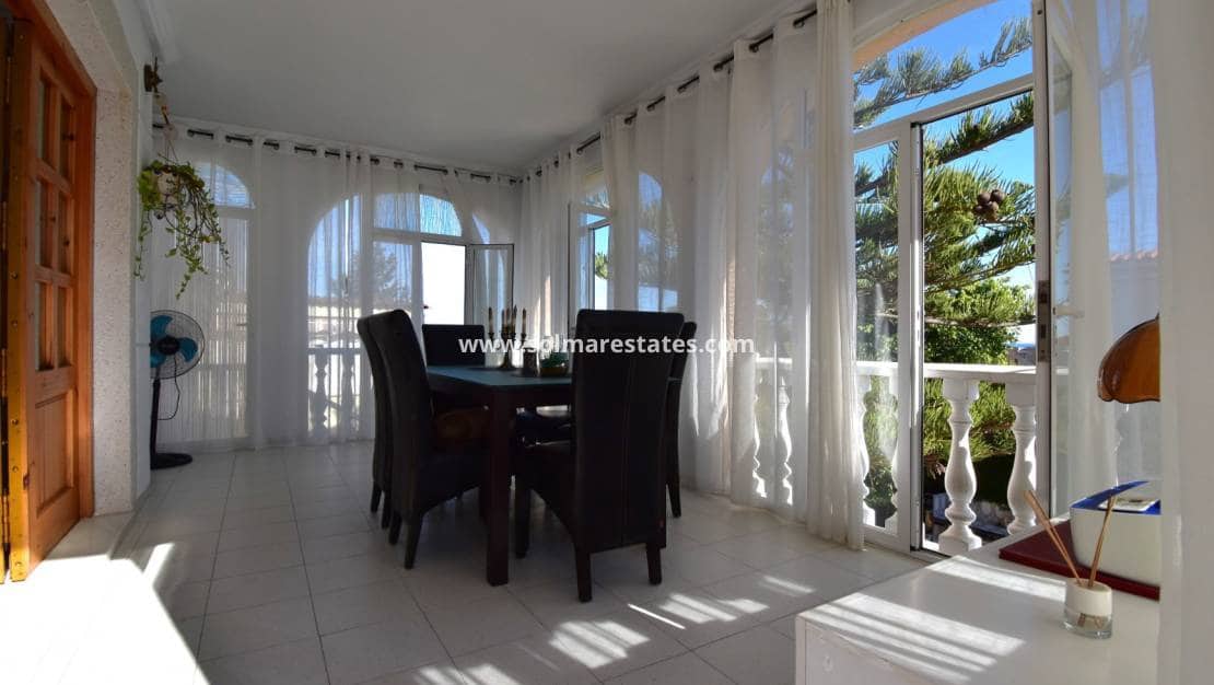 4 soverom Kjedet enebolig til salgs i Los Balcones med svømmebasseng - € 430 000 (Ref: 9720443)