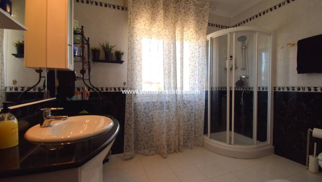 4 soverom Kjedet enebolig til salgs i Los Balcones med svømmebasseng - € 430 000 (Ref: 9720443)