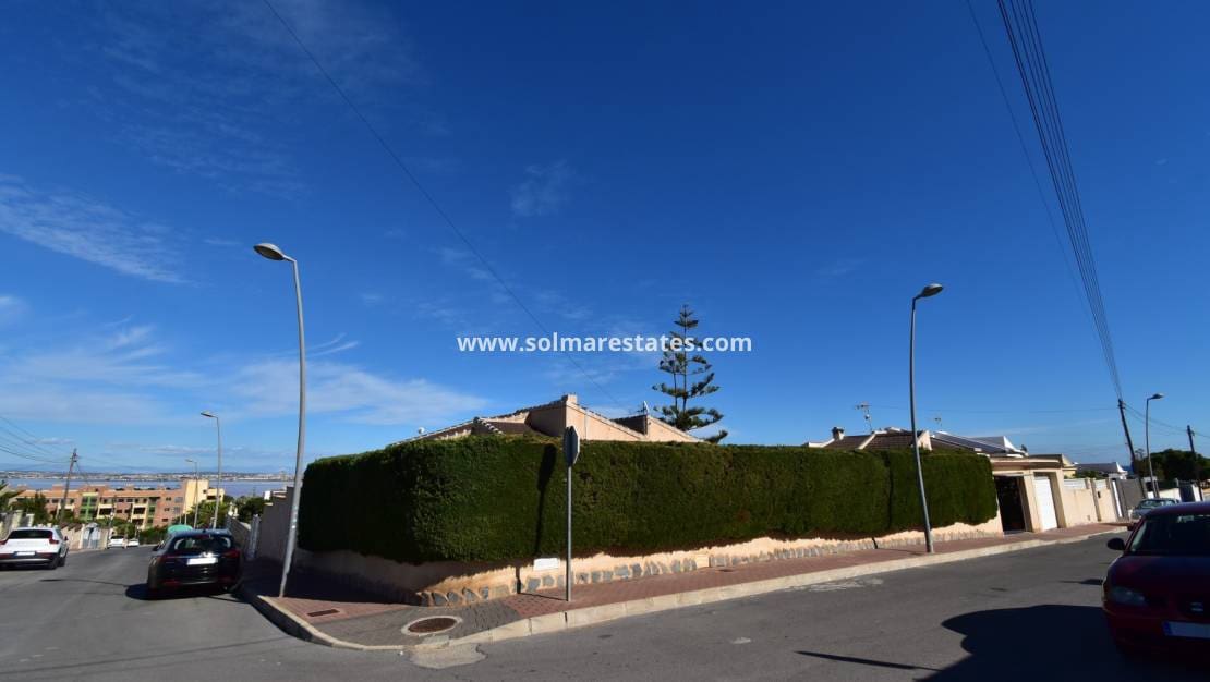 4 soverom Kjedet enebolig til salgs i Los Balcones med svømmebasseng - € 430 000 (Ref: 9720443)