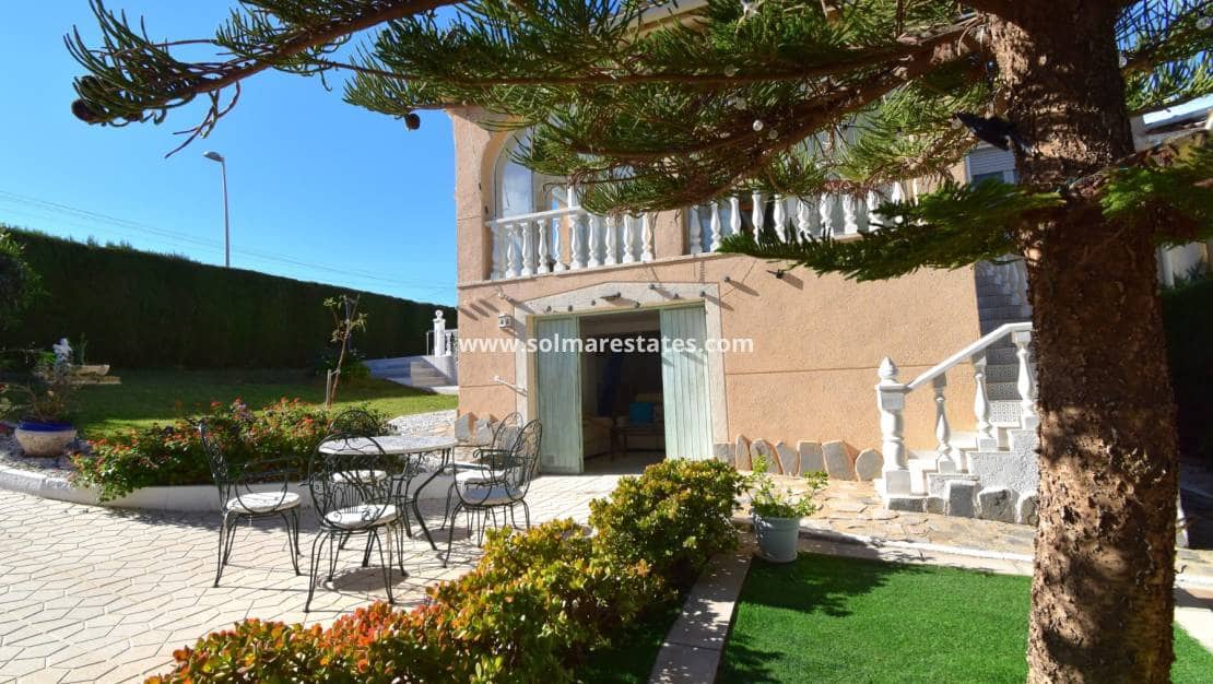 4 soverom Kjedet enebolig til salgs i Los Balcones med svømmebasseng - € 430 000 (Ref: 9720443)