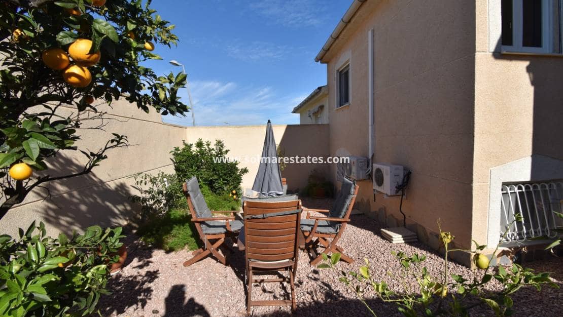 4 soverom Kjedet enebolig til salgs i Los Balcones med svømmebasseng - € 430 000 (Ref: 9720443)