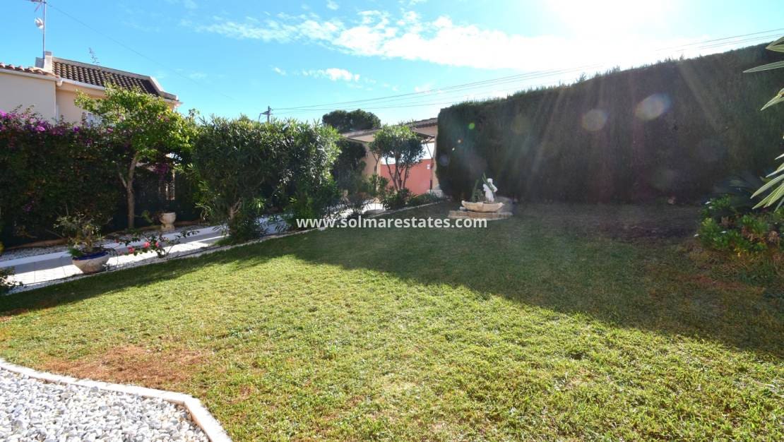 4 soverom Kjedet enebolig til salgs i Los Balcones med svømmebasseng - € 430 000 (Ref: 9720443)