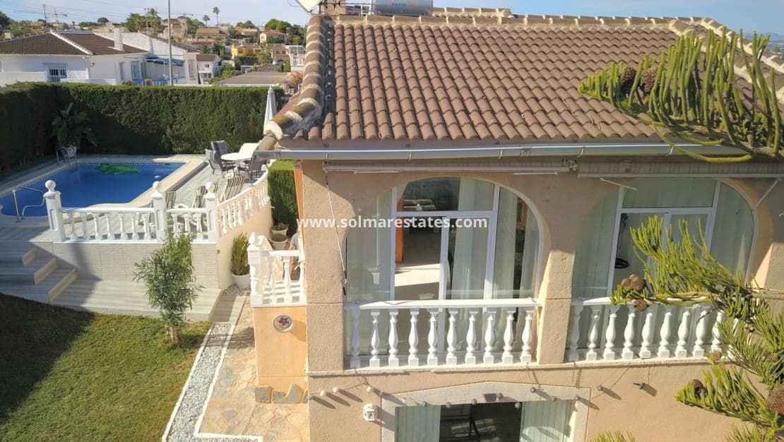 4 soverom Kjedet enebolig til salgs i Los Balcones med svømmebasseng - € 430 000 (Ref: 9720443)