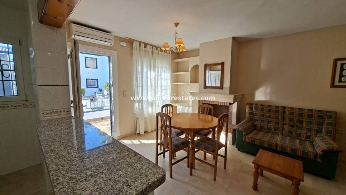 2 soveværelse Bungalow til salg i Villamartin med swimmingpool - € 229.000 (Ref: 9720444)