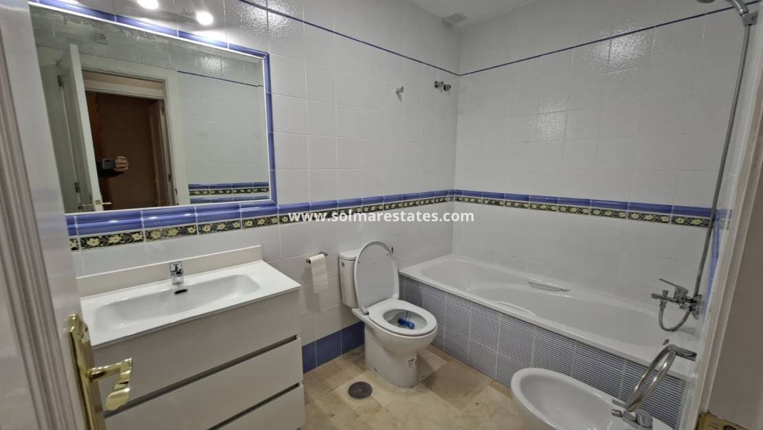 2 soveværelse Bungalow til salg i Villamartin med swimmingpool - € 229.000 (Ref: 9720444)