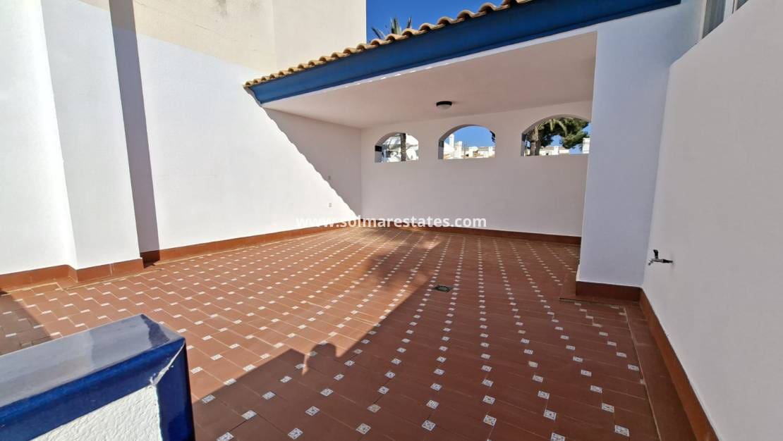 2 soveværelse Bungalow til salg i Villamartin med swimmingpool - € 229.000 (Ref: 9720444)