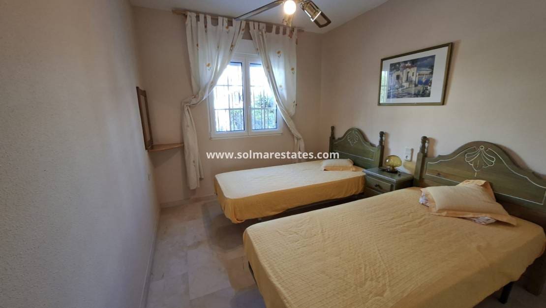 2 soveværelse Bungalow til salg i Villamartin med swimmingpool - € 229.000 (Ref: 9720444)