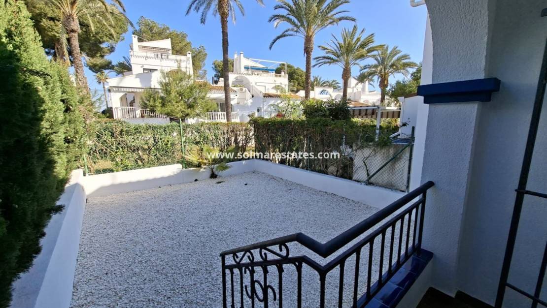 2 soveværelse Bungalow til salg i Villamartin med swimmingpool - € 229.000 (Ref: 9720444)